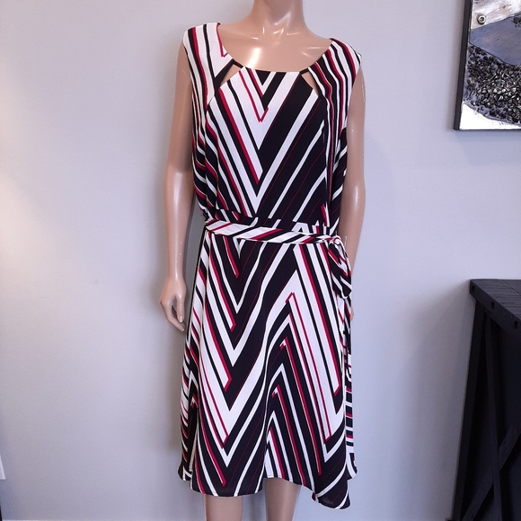 MICHEL STUDIO Chevron Striped Fit & Flare Sleeveless Dress Tie Waist Black White - Picture 3 of 16